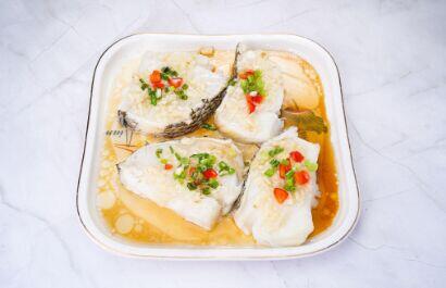 E12 Steamed Chilean Cod with Garlic