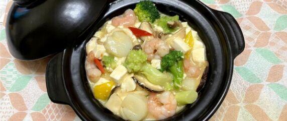 E06 Seafood & Tofu w. XO Sauce Hotpot